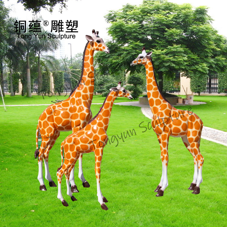 Factory Wholesale Custom Pattern Outdoor Modern Large Sculptures Decorative Garden Fiberglass Steel Life Size Giraffe Statues For Sale