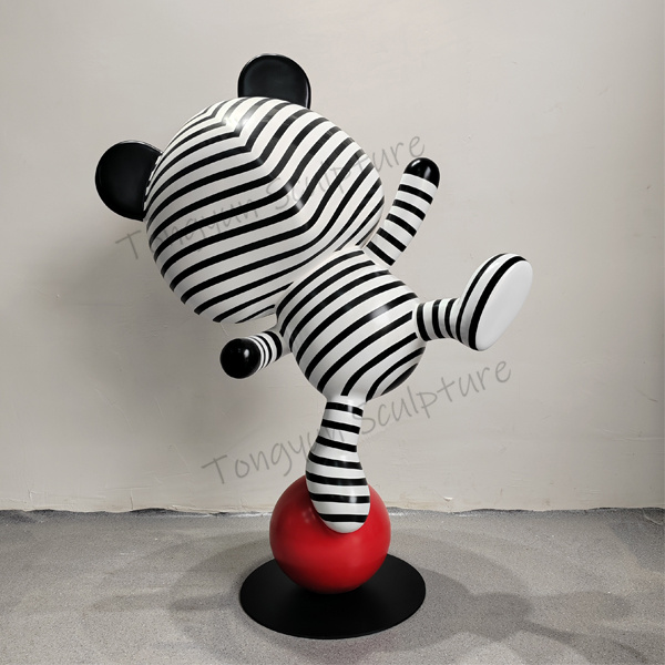 Factory Custom Modern Resin craft Cartoon Bear Sculpture for Home Decoration