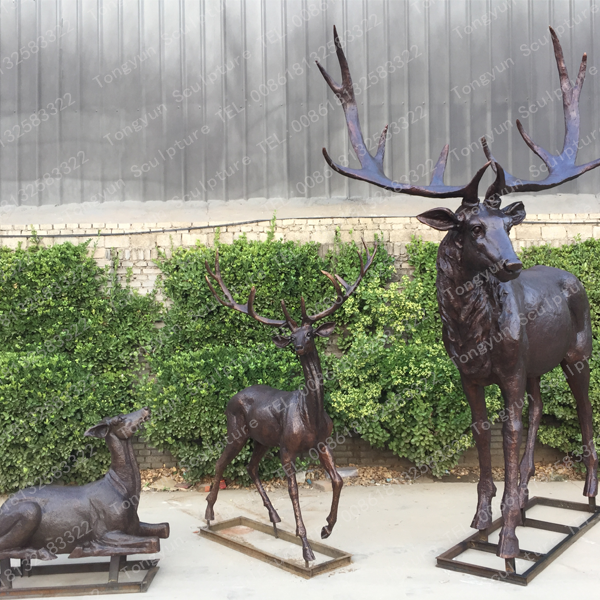 Decorative Three Lucky Metal Deer Sculpture Bronze Black Elk Statue for Garden