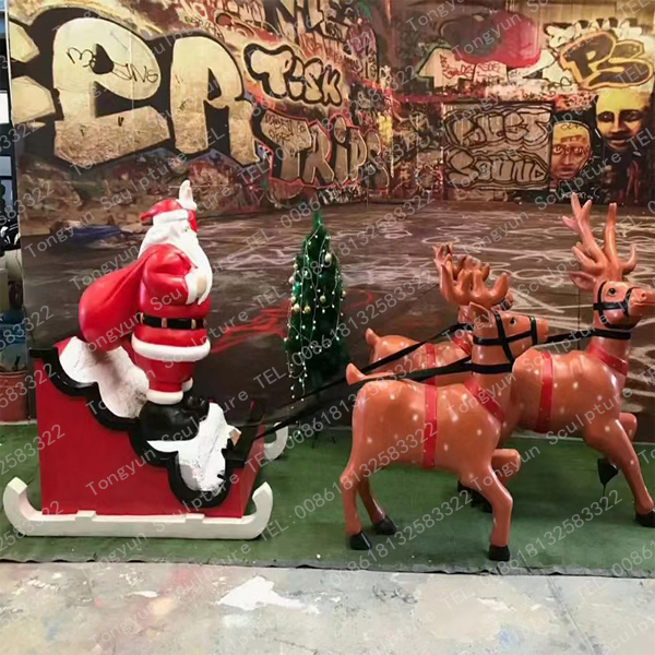 Christmas Decoration Fiberglass Santa Claus And Deer Sleigh Sculpture For Sale
