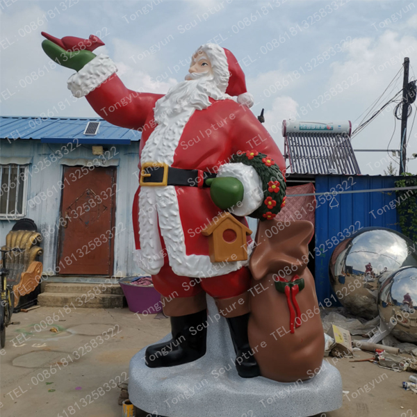 Outdoor Sculpture Christmas Decoration Large Size Standing Fiberglass Santa Claus Statue