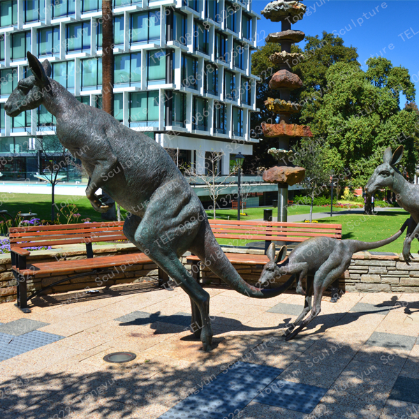 Antique Garden Sculpture Metal Craft Bronze Kangaroo Statue
