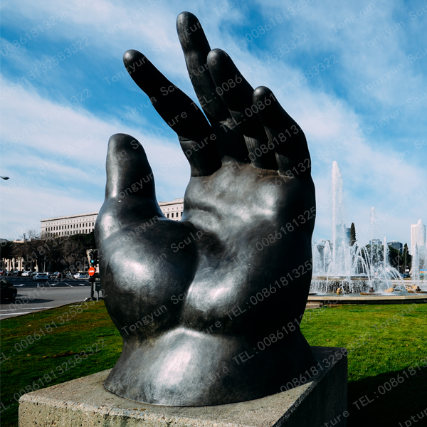 Customized Modern Large Bronze Hand Statue Garden Decor