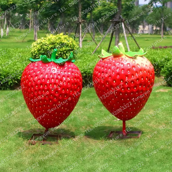 Customized Resin Fruit Statue Outdoor Decorative Fiberglass Strawberry Sculpture