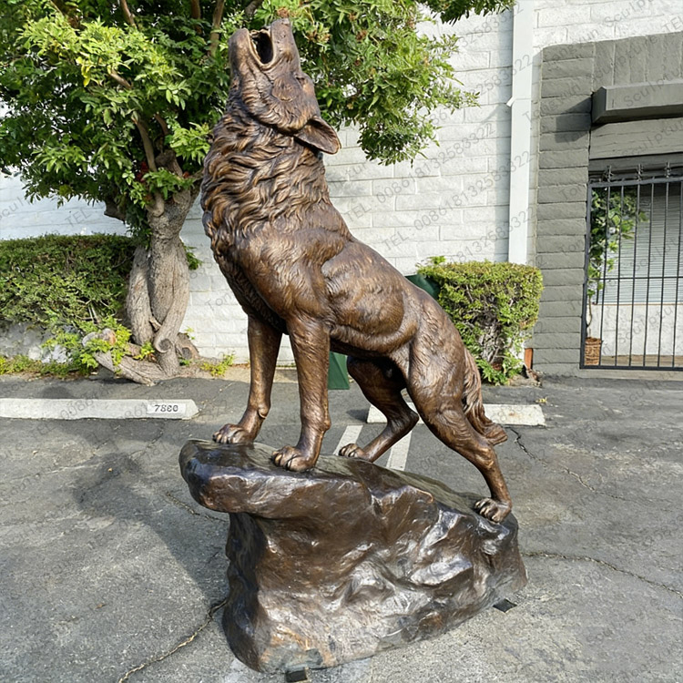 Heroic Bronze Howling Wolf Life Size Animal Statue For Sale