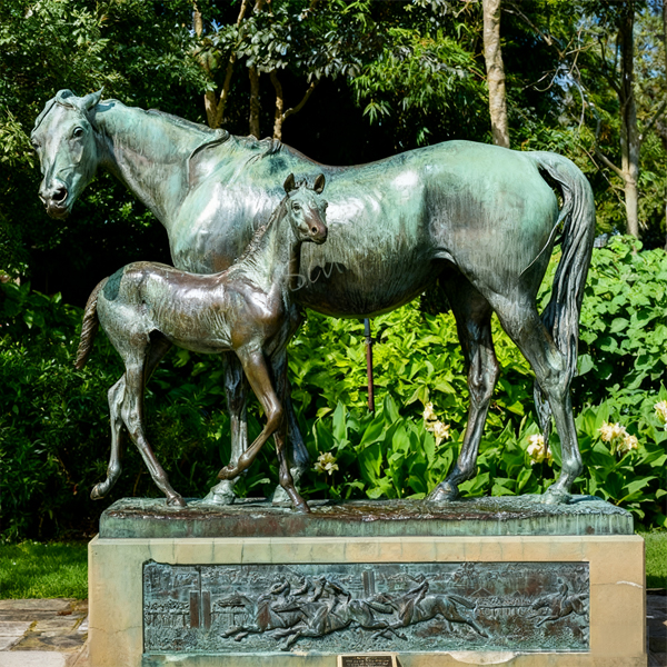Naming Debate of China’s "Bronze Galloping Horse": "Horse Treading on a Flying Swallow" vs. "Heavenly Horse Soaring Through Sky".jpg Naming Debate of China’s "Bronze Galloping Horse": "Horse Treading on a Flying Swallow" vs. "Heavenly Horse Soaring Through Sky".jpg