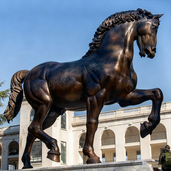 Naming Debate of China’s "Bronze Galloping Horse": "Horse Treading on a Flying Swallow" vs. "Heavenly Horse Soaring Through Sky".jpg Naming Debate of China’s "Bronze Galloping Horse": "Horse Treading on a Flying Swallow" vs. "Heavenly Horse Soaring Through Sky".jpg